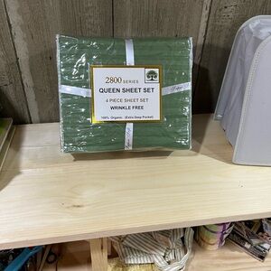 Queen sheet set. NWT. Green organic cotton percale